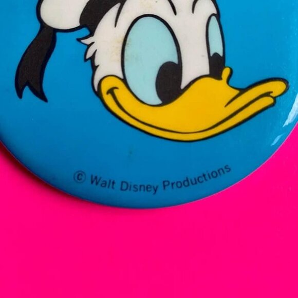 Vintage 1980s’ Walt Disney World Donald Duck Pinback Button - Picture 3 of 3